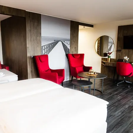 Отель Plaza Premium Timmendorfer 4*